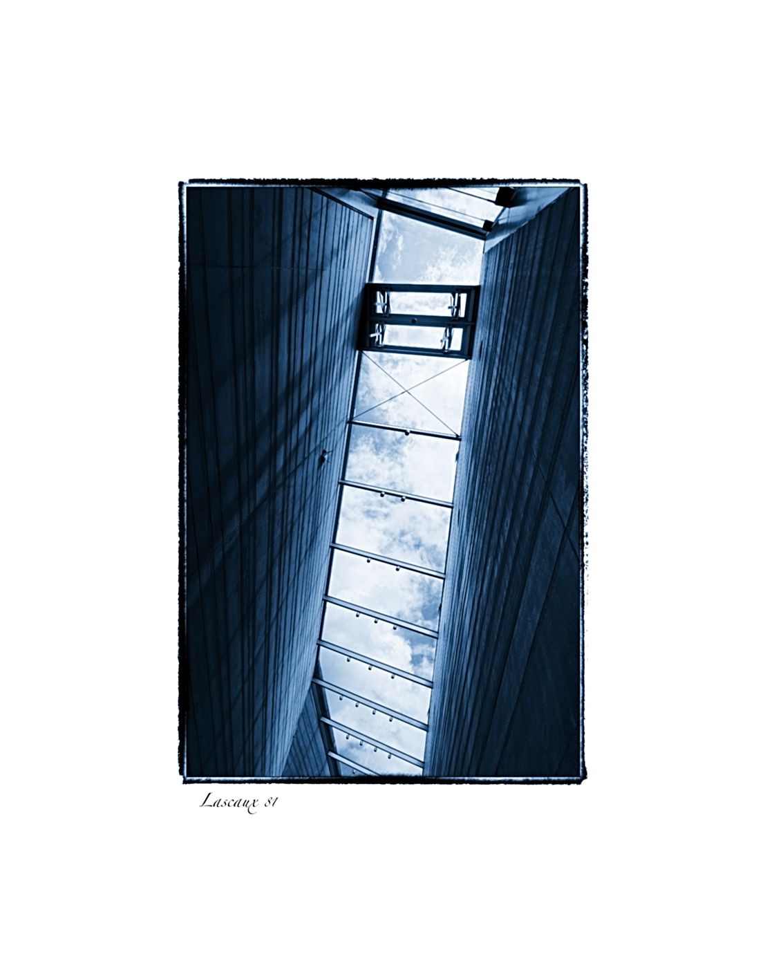 20260610 142252 7DS2081 2 Lascaux cyano 1 text Resize