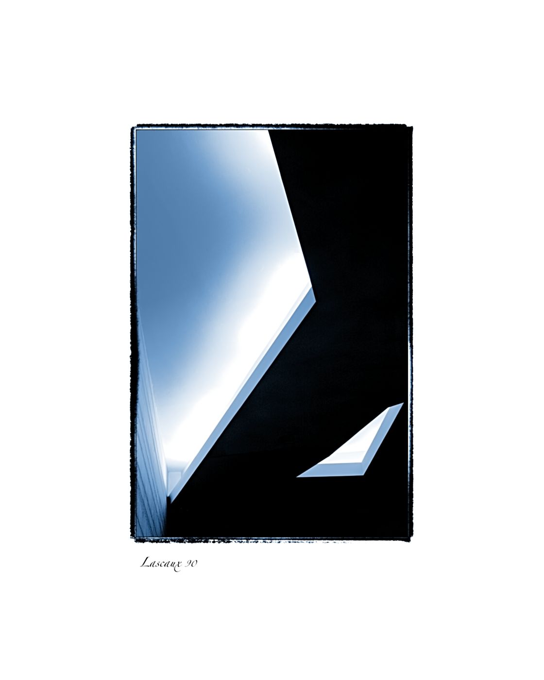 20260610 142748 7DS2090 Lascaux cyano Text Resize